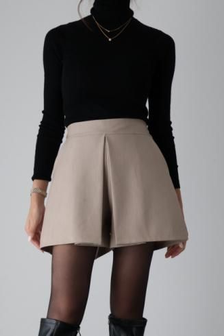 box pleats short pants / beige