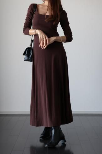 padded U neck  A line long dress / brown