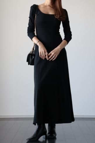 padded U neck  A line long dress / black