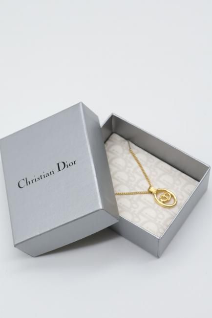 15700→まさかの10000円へ！早い者勝ち　美品 Dior Dior Beauty Japan on X