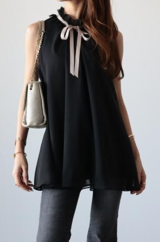 <img class='new_mark_img1' src='https://img.shop-pro.jp/img/new/icons14.gif' style='border:none;display:inline;margin:0px;padding:0px;width:auto;' />MAISELfrill ribbon neck flare chiffon top / black