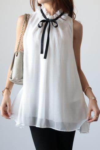 <img class='new_mark_img1' src='https://img.shop-pro.jp/img/new/icons14.gif' style='border:none;display:inline;margin:0px;padding:0px;width:auto;' />MAISELfrill ribbon neck flare chiffon top / white