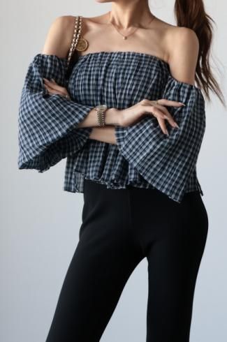 <img class='new_mark_img1' src='https://img.shop-pro.jp/img/new/icons14.gif' style='border:none;display:inline;margin:0px;padding:0px;width:auto;' />PRE-ORDER3way shoulder check crepe flare top / navywhite