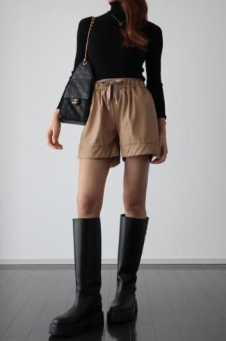 wide leg eco leather short pants / brown