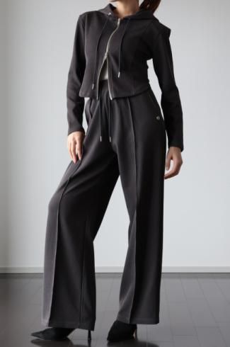 <img class='new_mark_img1' src='https://img.shop-pro.jp/img/new/icons14.gif' style='border:none;display:inline;margin:0px;padding:0px;width:auto;' />PRE-ORDERzip up hoodie & wide slacks pants set up jersey / charcoal