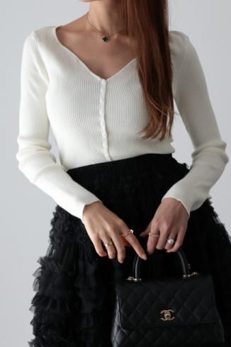 <img class='new_mark_img1' src='https://img.shop-pro.jp/img/new/icons14.gif' style='border:none;display:inline;margin:0px;padding:0px;width:auto;' />heart cut neck high gauge rib knit cardigan / white