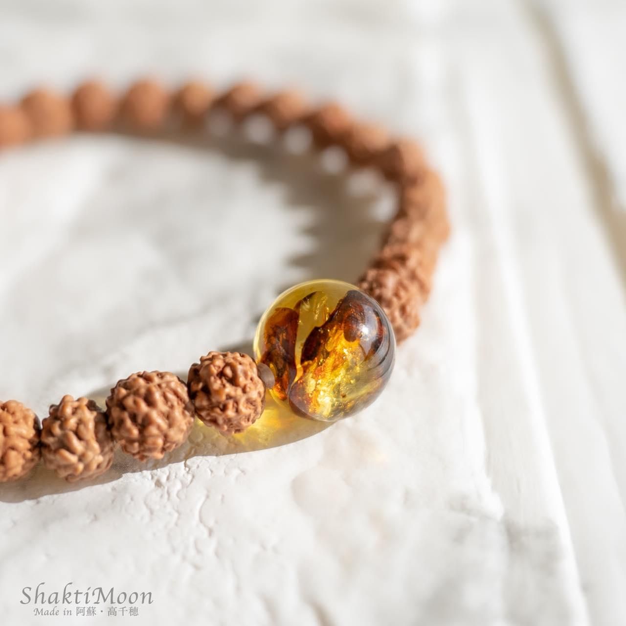 ✰︎‪ 琥珀 ✰ ✰︎　　ルドラクシャブレスレット　トップॐ ルドラクシャブレスレット（菩提樹の実） - 菩提樹の実・天然石