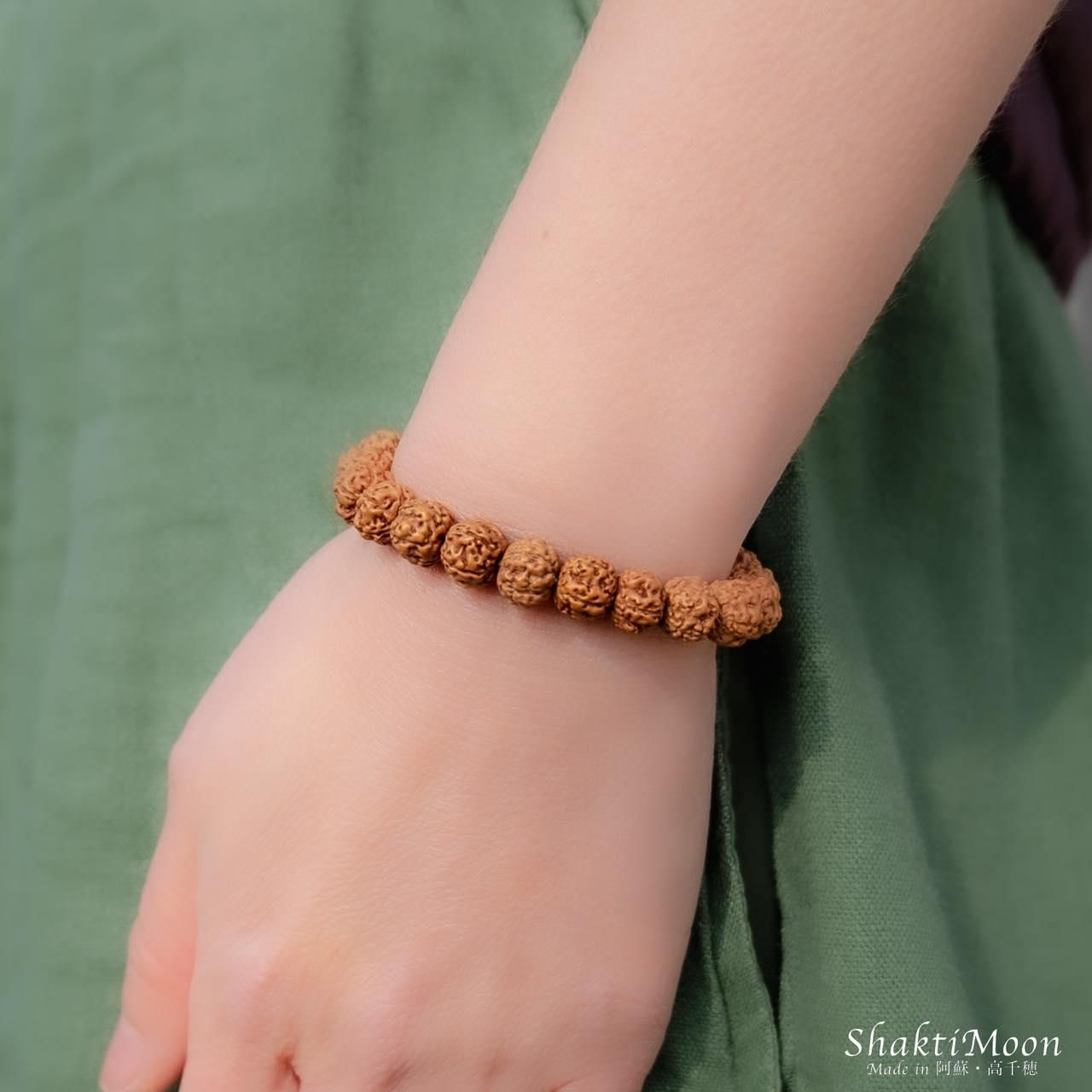 レア・希少!高品質チクナルドラクシャブレスレット(菩提樹の実 レア・希少!高品質チクナルドラクシャブレスレット(菩提樹の実