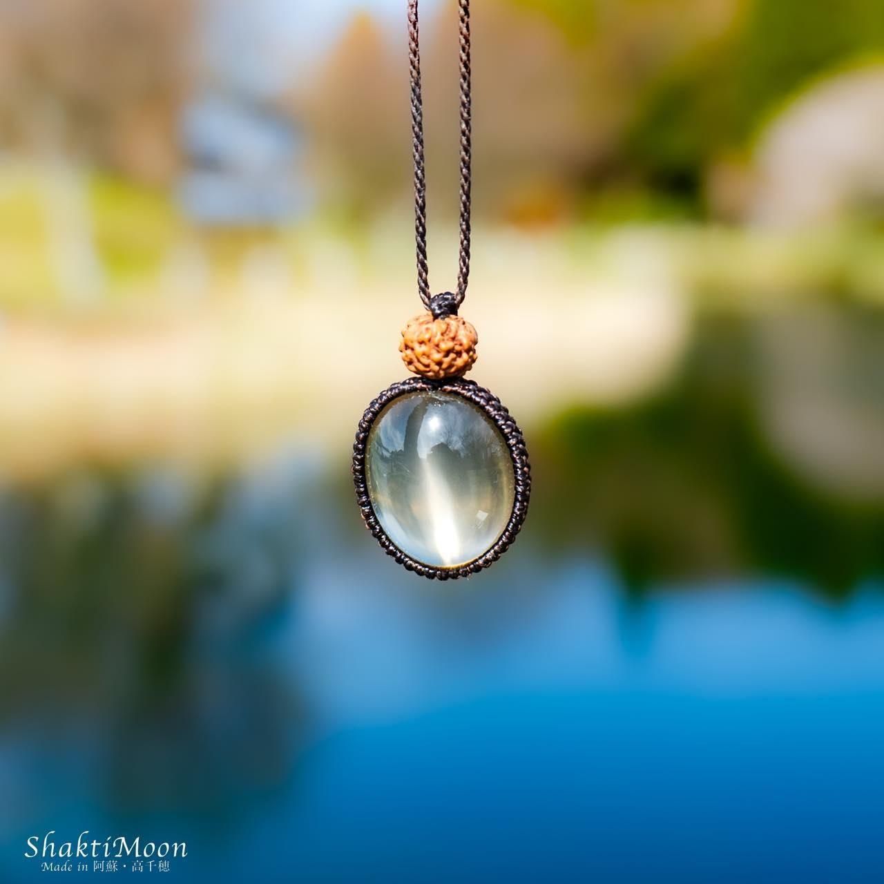 レア・希少！上品な光沢と透明感、神々しいほど美しいキャッツアイ効果