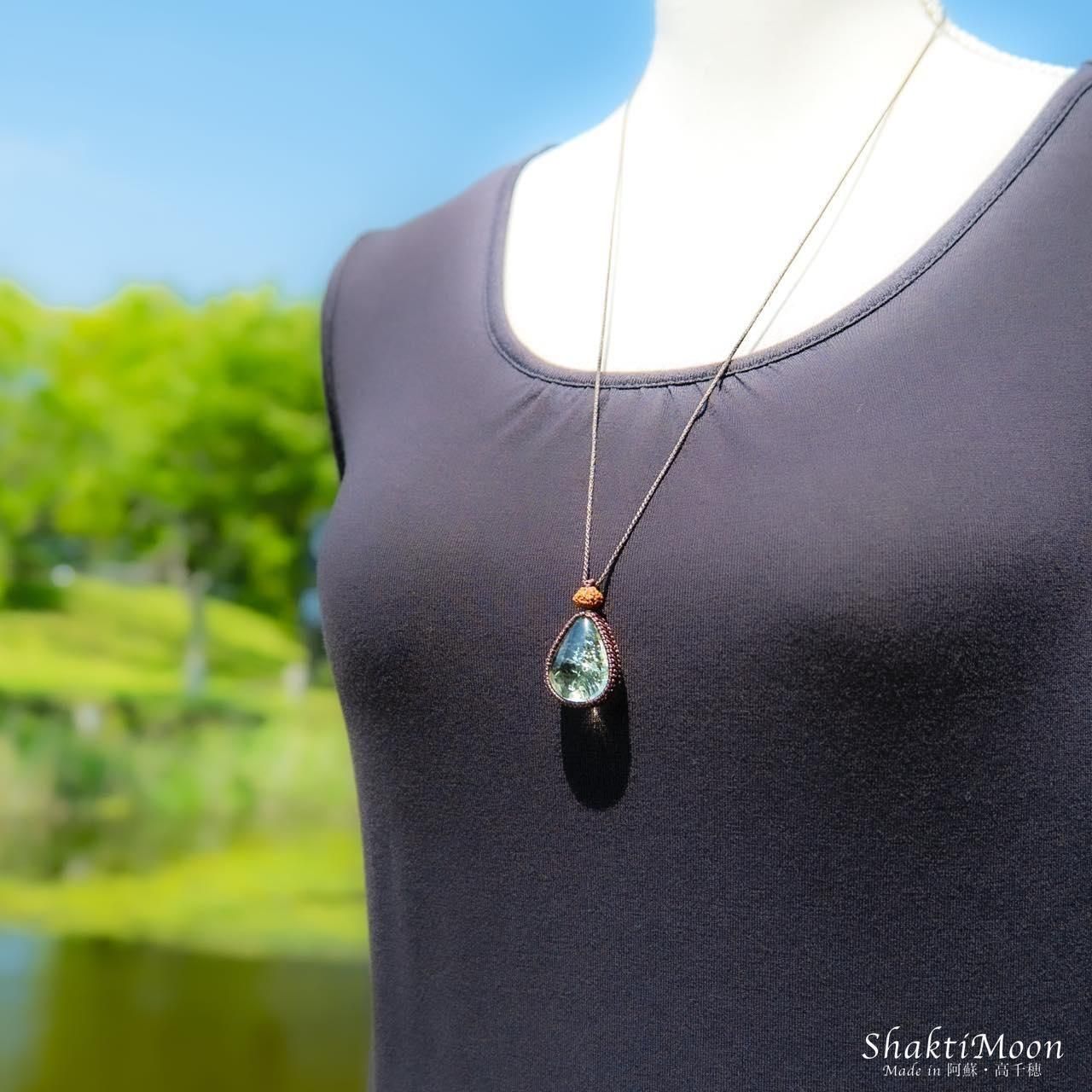 レア・希少！レインボー入り！8面ルドラクシャ！精神を安定させ、本来