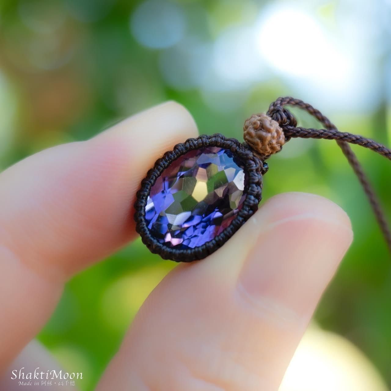 天然石 ＊ 原石 アメジスト お守り 精神を安定させ、本来の自分を取り戻したいあなたへ！プレミアムカット