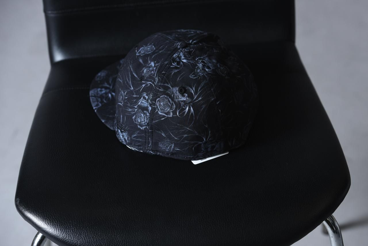 未使用品⭐︎Yohji Yamamoto 黒 キャップ W刺繍 New Era ヨウジヤマモト×ニューエラ、メタリックブラックの刺繍ロゴを配