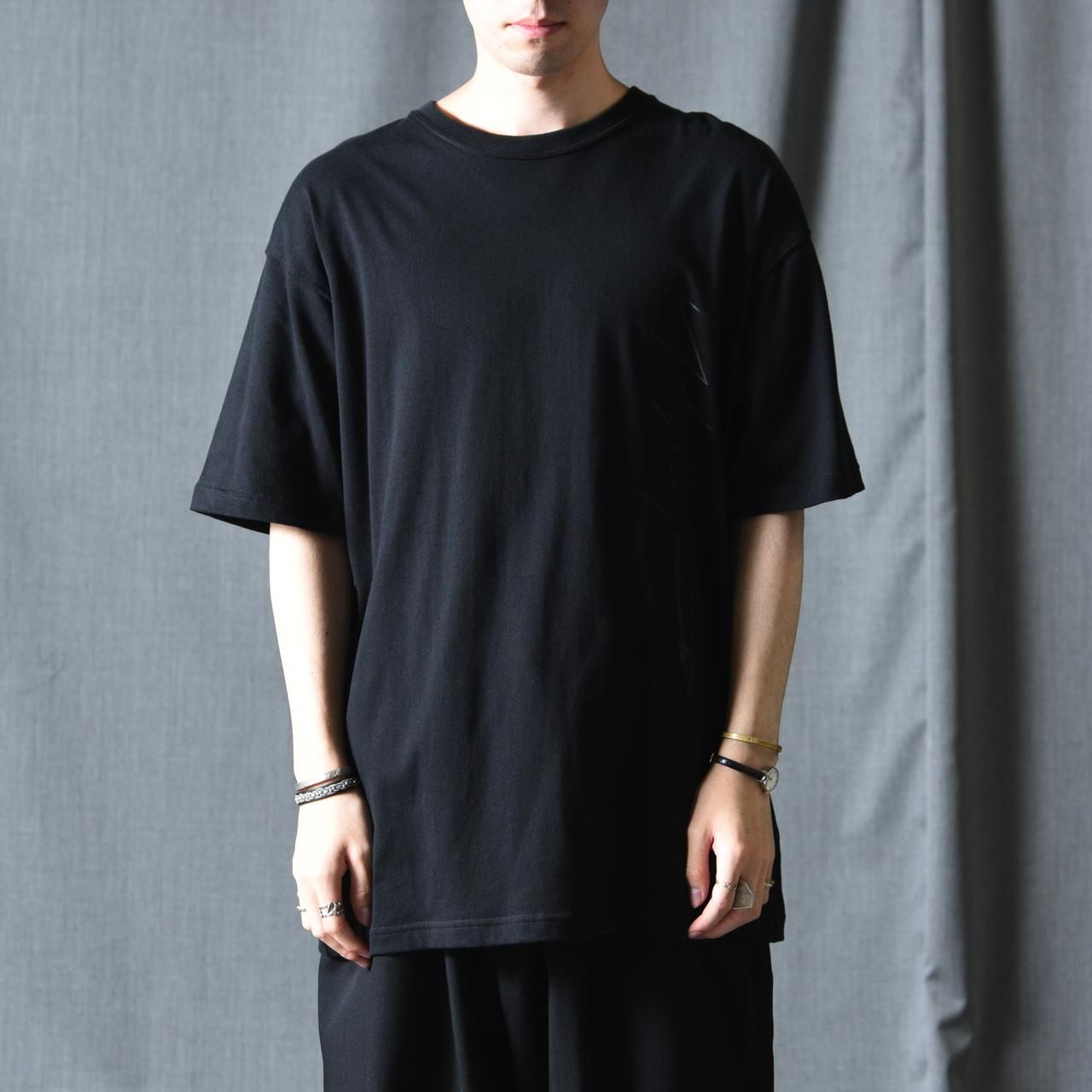 Yohji Yamamoto × NEW ERA TEE YY SIGN artwork - Ka na ta