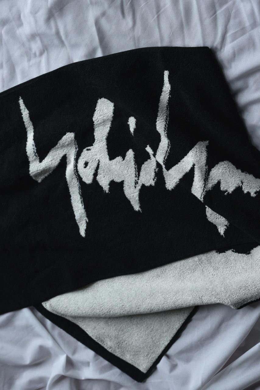 Yohji Yamamoto MAISON SIGNATURE LONG FACE TOWEL - Ka na ta Yohji Yamamoto MAISON SIGNATURE LONG FACE TOWEL - Ka na ta