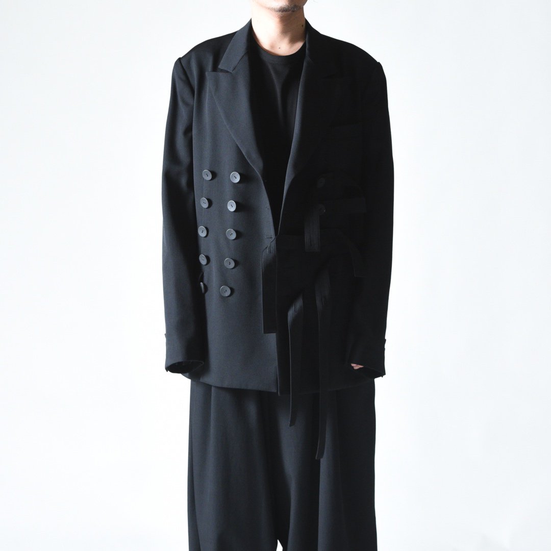 Yohji Yamamoto POUR HOMME シワギャバフラシベルト付ピークドラペルジャケット - Ka na ta,Yohji  Yamamoto取扱 Dear Joze. の通販サイト