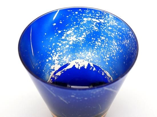 ガラスの工芸品（サーフィン中の青年） ガラスの工芸品（サーフィン中の青年）