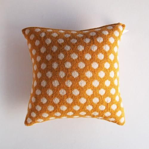 ビヨルク　クッションカバー　イエロー ビヨルク クッションカバー イエロー イエロー系のクッション