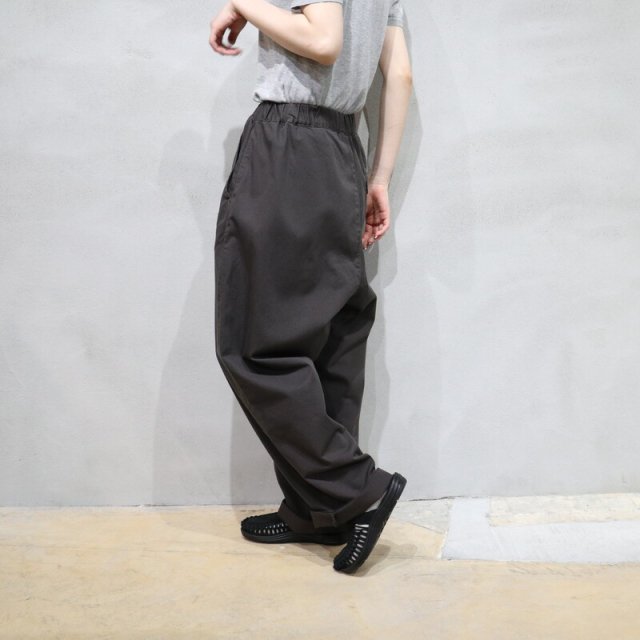 【Brocante】
20combedtwill Trousers(Charcoal)/ブロカント 20コーマツイル トラウザー(チャコール)33-313T 18-7
