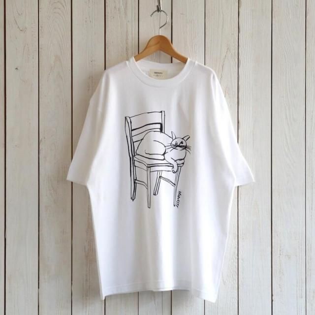 【HARVESTY ハーベスティ】イワサトミキ×HARVESTY PRINTED BOX T(CAT＆CHAIR) イワサトミキ×ハーベスティ プリントボックスT(キャット＆チェア)｜A52513