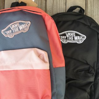 <img class='new_mark_img1' src='https://img.shop-pro.jp/img/new/icons50.gif' style='border:none;display:inline;margin:0px;padding:0px;width:auto;' />VANS  REALM BACKPACK