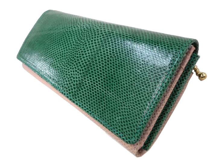 緑色とピンク色の長財布ヘビ革カロング長財布