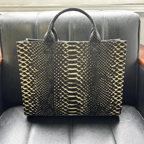 ほぼ新品　未使用級　DEORON　デオロン　パイソン革　ハンドバッグ ほぼ新品 未使用級 DEORON デオロン パイソン革 ハンドバッグ