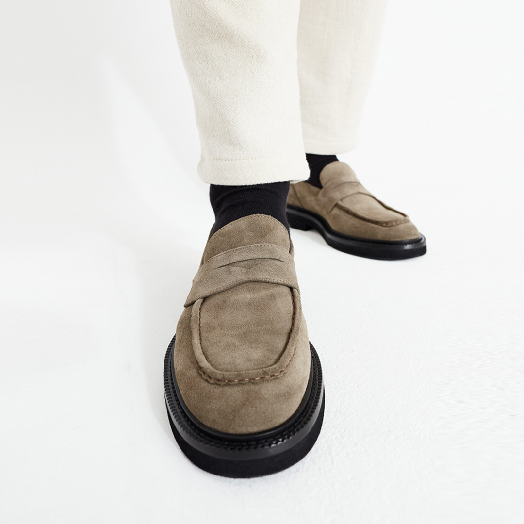 <img class='new_mark_img1' src='https://img.shop-pro.jp/img/new/icons8.gif' style='border:none;display:inline;margin:0px;padding:0px;width:auto;' />【ROYAL REPUBLIQ】Bond Blox Suede Loafer 23ss 2color