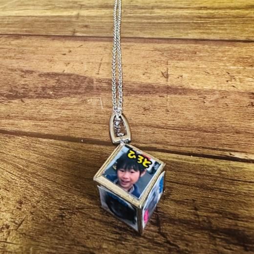 お写真や文字が入れられる☆キューブネックレス- 世界に一つの名入れ
