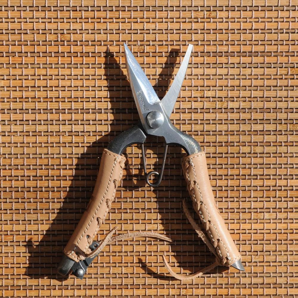 職人手作り 芽切ばさみ7インチ（本革巻） - GARDEN ROOMS - ポール