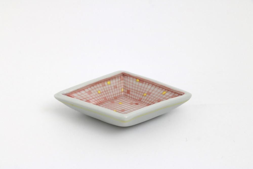 色絵紅下絵 菱形豆皿 A - 石川の伝統工芸 九谷焼作家通販サイト 色絵紅下絵 菱形豆皿 A - 石川の伝統工芸 九谷焼作家通販サイト