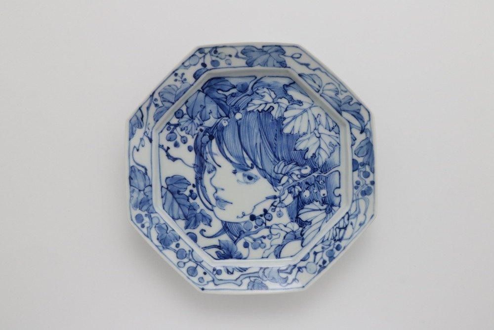 八角染付5寸皿 山葡萄の少女 no.1 - 石川の伝統工芸 九谷焼作家 八角染付5寸皿 山葡萄の少女 no.1 - 石川の伝統工芸 九谷焼作家