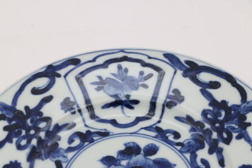 リム丸皿 染付唐草文 - 石川の伝統工芸 九谷焼作家通販サイト