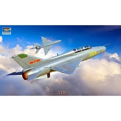 トランペッター 1/48 この上ない J-7GB 八一表演飛行隊