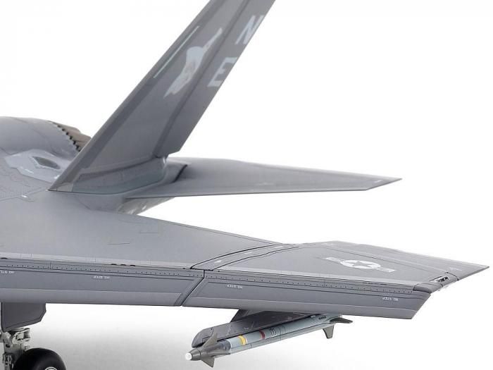 戦闘機　プラモデル完成品　タミヤ　1/48 F-35C ライトニングII タミヤ F-35C プラモデル | 航空母艦仕様 - 模型店けい・くら