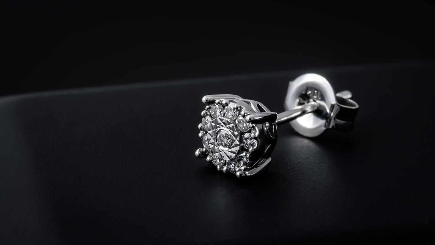 ダイヤモンド 10K ホワイトゴールド ピアス 5mm - AVALANCHE ダイヤモンド 10K ホワイトゴールド ピアス 5mm - AVALANCHE