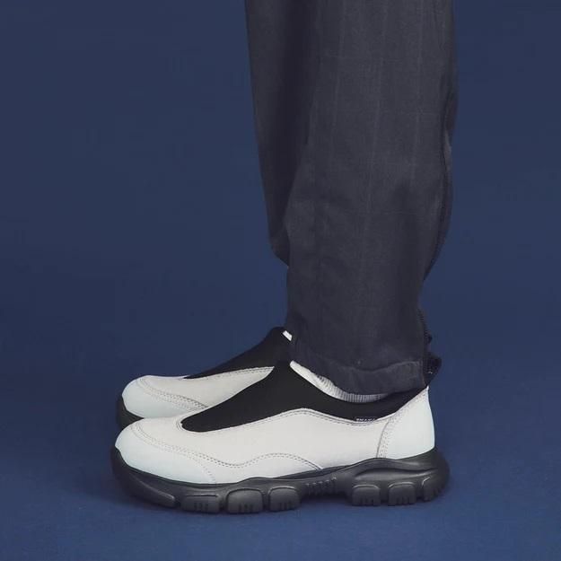 SHAKA】 TREK SLIP ON MOC AT | EXTRA-URBAN OUTDOOR カジュアルにも