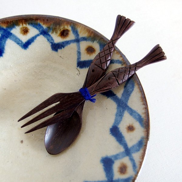 ハンドメイド陶製ブローチ　サカナ17