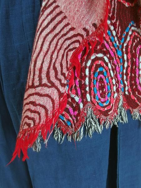 ウール100%ぐるぐる刺繍ショール 49 - アジア雑貨店ワルンチャン ウール100%ぐるぐる刺繍ショール 49 - アジア雑貨店ワルンチャン