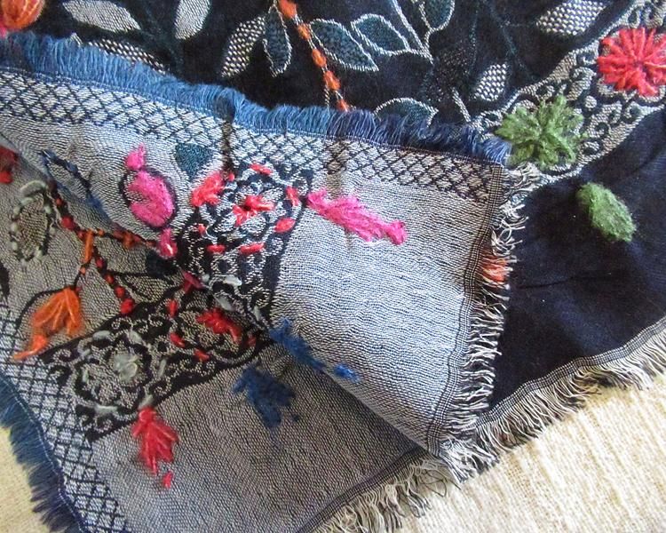 ウールコットン 手刺繍入り ジャガード織りショール NV ウールコットン 手刺繍入り ジャガード織りショール NV