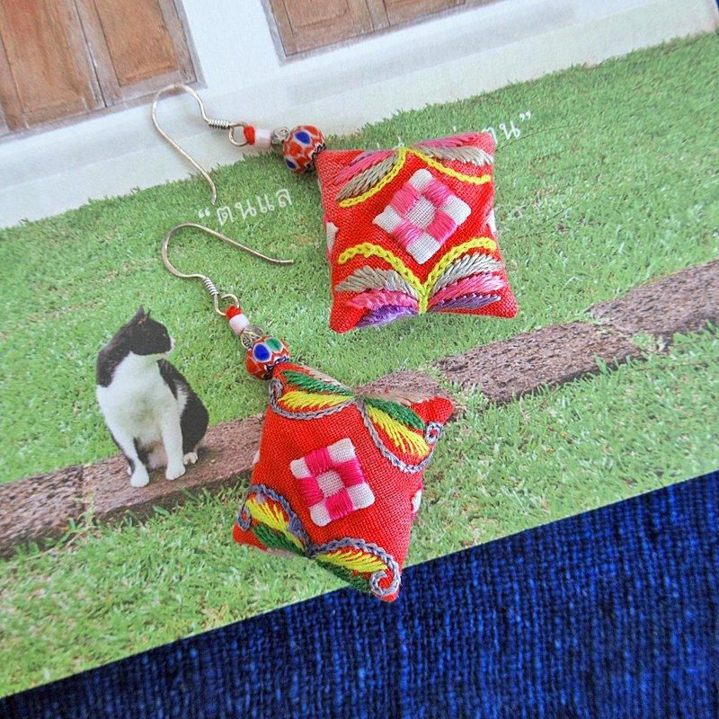 大判 アジア ビンテージ古布 動物 魚 モチーフ 赤×白×紺