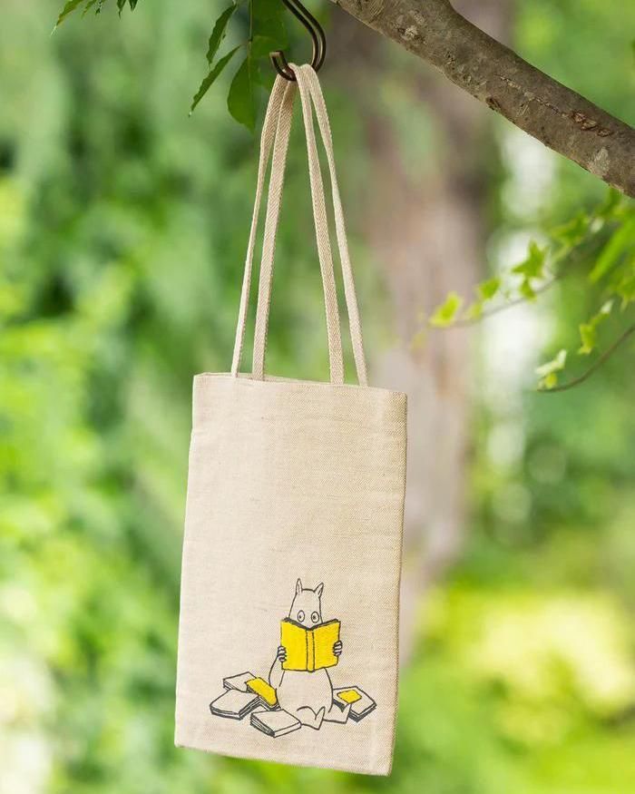 ムーミンシリーズ プリント手刺繍トートバッグ 本を読むムーミントロール ピープルツリー フェアトレード