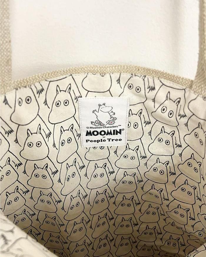 ムーミンシリーズ プリント手刺繍トートバッグ 本を読むムーミントロール ピープルツリー フェアトレード