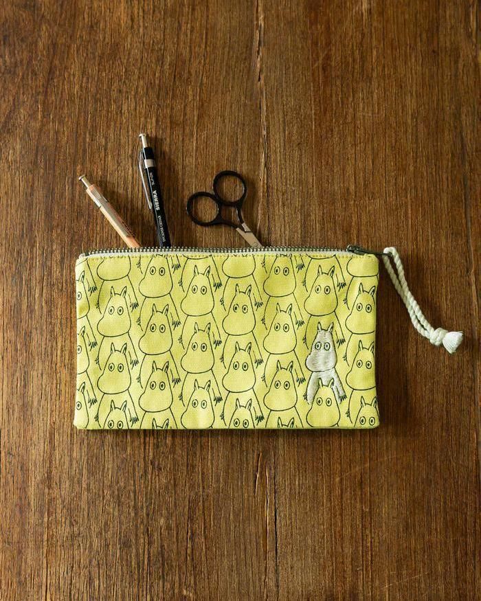 ムーミンシリーズ プリント手刺繍ポーチ ムーミントロールがいっぱい ピープルツリー フェアトレード