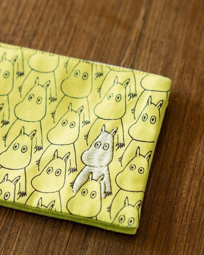 ムーミンシリーズ プリント手刺繍ポーチ ムーミントロールがいっぱい ピープルツリー フェアトレード