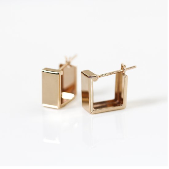 Square Hoop Pierce | K10YG<img class='new_mark_img2' src='https://img.shop-pro.jp/img/new/icons14.gif' style='border:none;display:inline;margin:0px;padding:0px;width:auto;' />