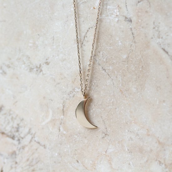 Crescent Moon Gold Necklace | K10YG