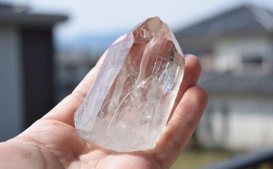 龍脈の精髄 ― 虹入りカテドラル水晶 （売上の一部は保護猫活動に使用） 龍脈の精髄 ― 虹入りカテドラル水晶 売上の一部は保護猫活動に使用