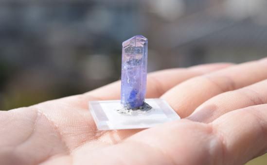 ダイヤモンドよりも1000倍希少なタンザナイトの意味と効果