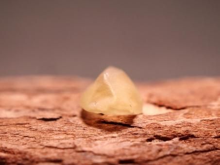 大変希少　運命の人引寄せる石　宇宙飛行機物体引き寄せ効果　リビアングラス　原石 Amazon.co.jp: 大変希少 運命の人引寄せる石 宇宙飛行機物体