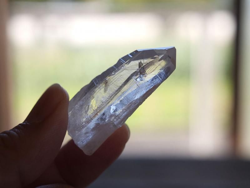 雷水晶(ライトニングクォーツ)の意味と効果について